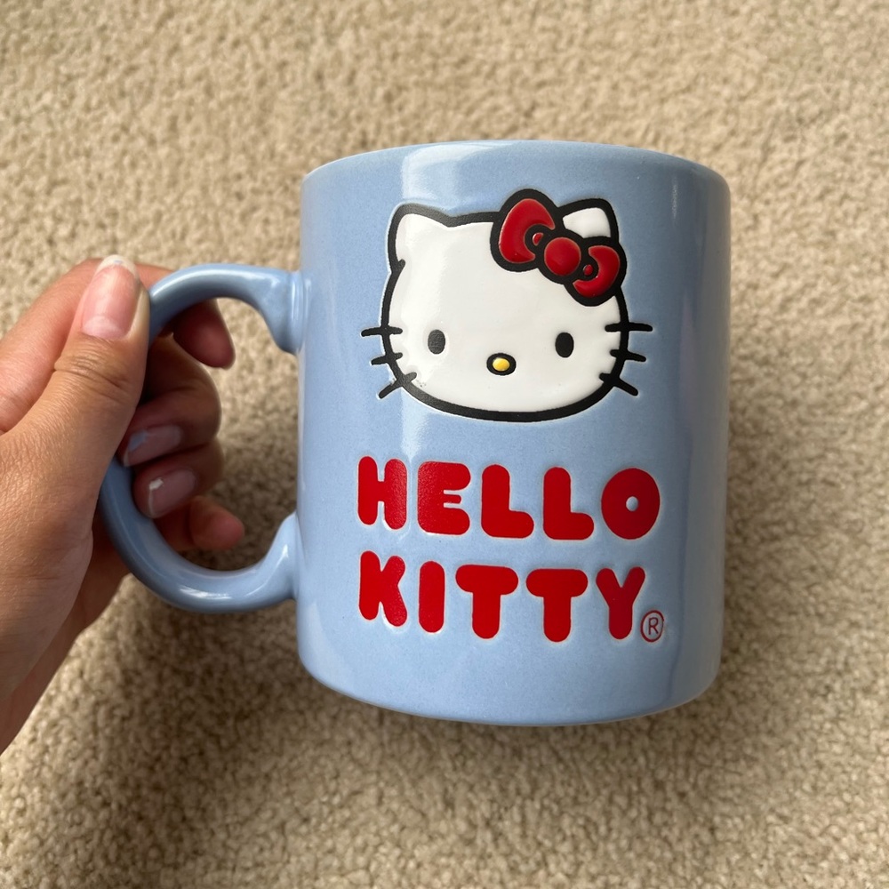 Hello Kitty Mug - Picture 2 of 4